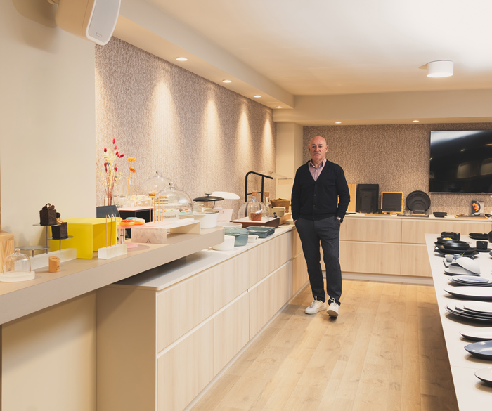Jaime Lozano en el showroom de Caterideas.